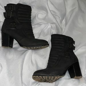 Bamboo black size 9 boot with a  2.5 heel. Three buckles and inside zipper